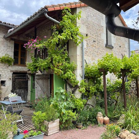 Gite Pays De La Loire Villa Vezieres Exterior foto