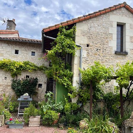 Gite Pays De La Loire Villa Vezieres Exterior foto