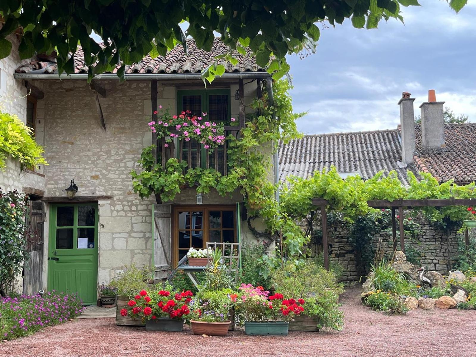 Gite Pays De La Loire Villa Vezieres Exterior foto